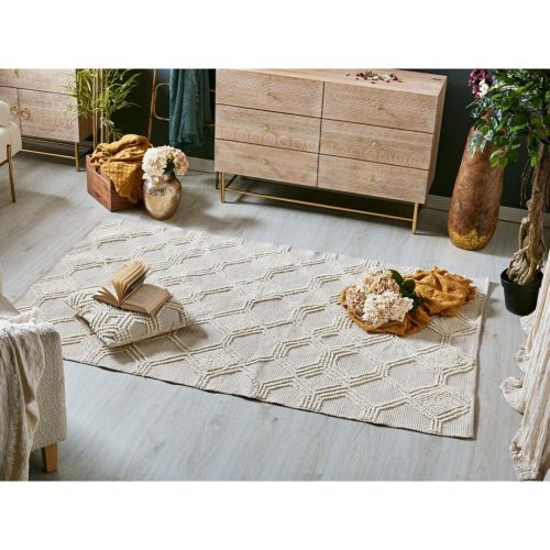 imagen principal ALFOMBRA POMPOM CROCHET ROMBOS BEIGE 130X190 CMS.